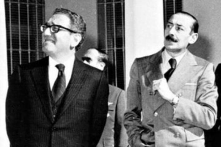 Kissinger junto a Videla