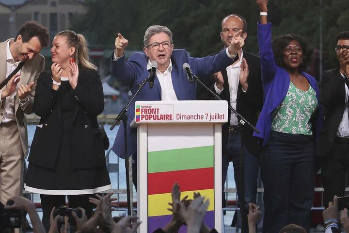 Mélenchon festejando la victoria