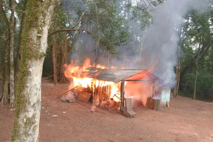 Casa incendiada