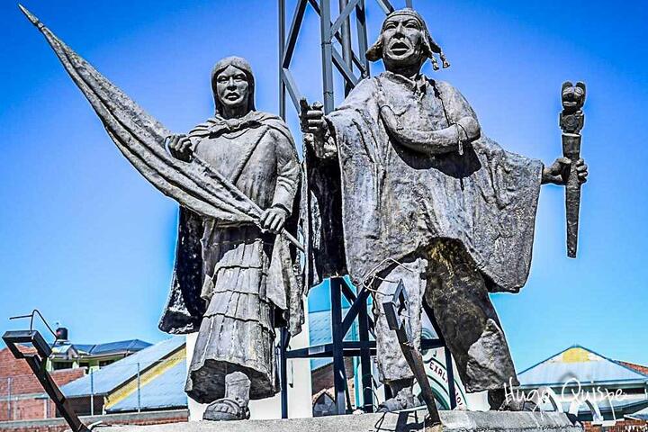 Tupac Katari y Bartolina Sisa, monumento en El Alto, Bolivia.