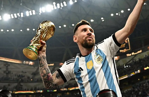 Messi vuelta olímpica Mundial 2022