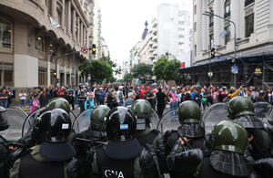 Represión a los jubilados e hinchas, barras_Noelia Guevara_12.03.2025