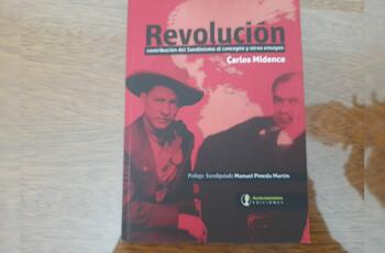 Revolución, de Carlos Midence