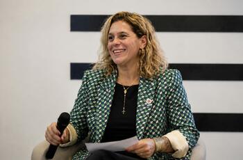 Florencia Lizaraso en panel.