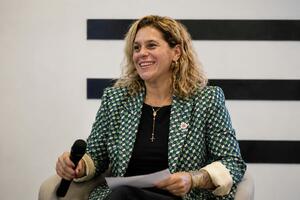 Florencia Lizaraso en panel.