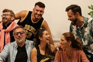 Teatro, toda persona vista de cerca es un monstruo